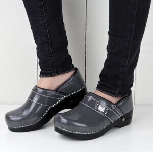** GORGEOUS ** NEW ** Sanita Clogs :: Size 8½ - 9